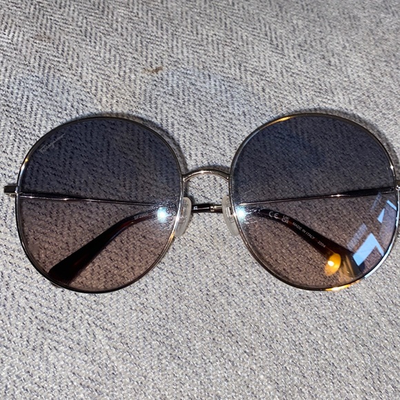 Ferragamo silver sunglasses w/case - Picture 1 of 7